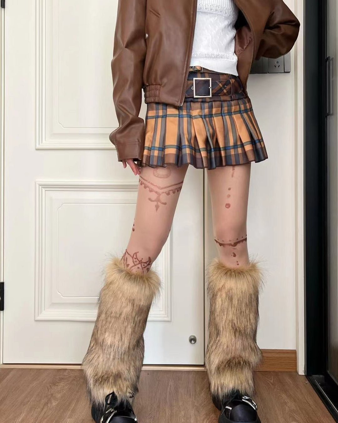 GyaruLab "Arctic Plush" Faux Fur Leg Warmers - GyaruLab