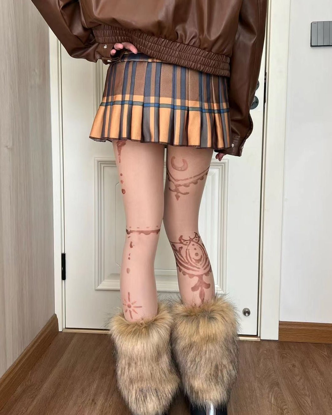 GyaruLab "Arctic Plush" Faux Fur Leg Warmers - GyaruLab