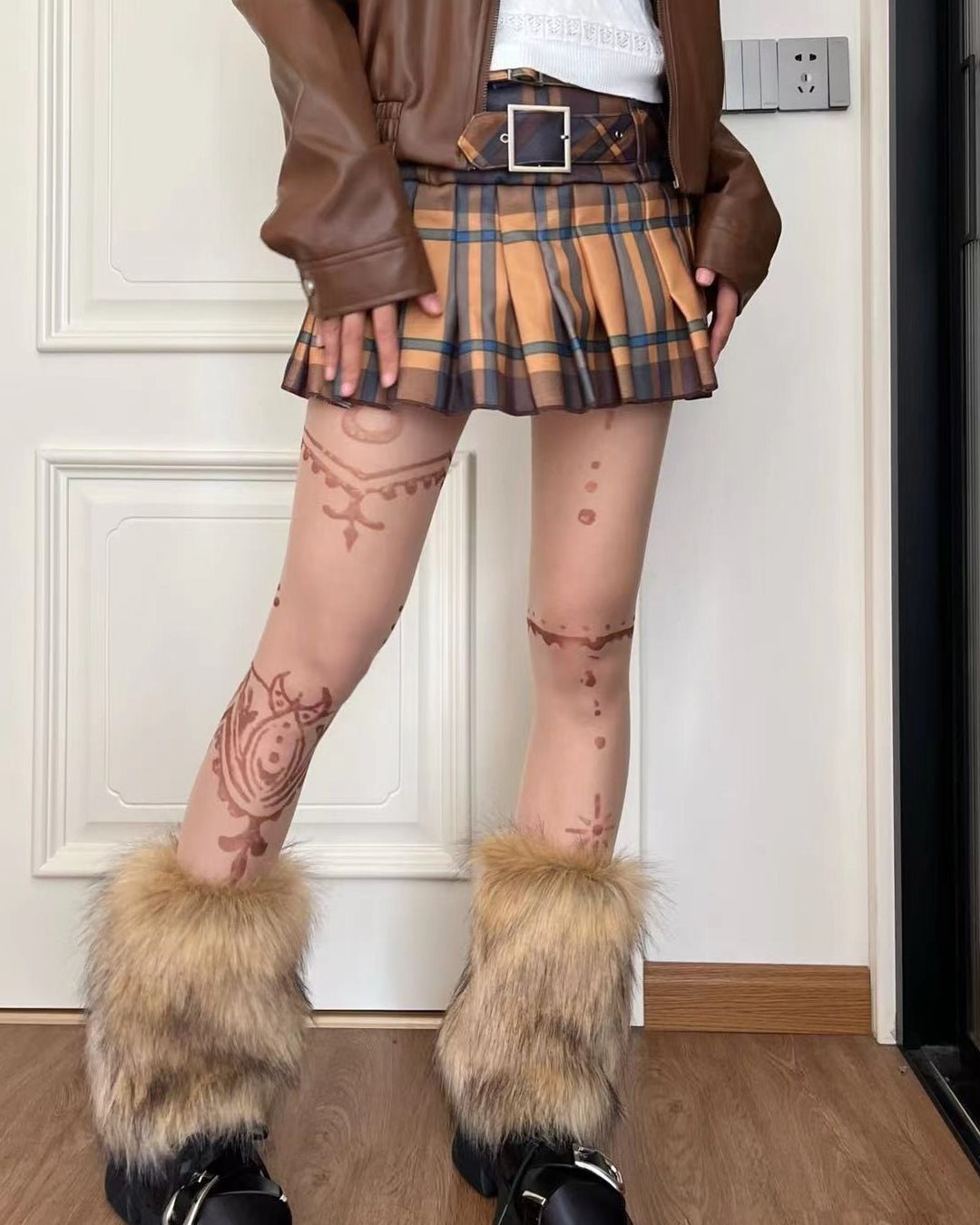 GyaruLab "Arctic Plush" Faux Fur Leg Warmers - GyaruLab