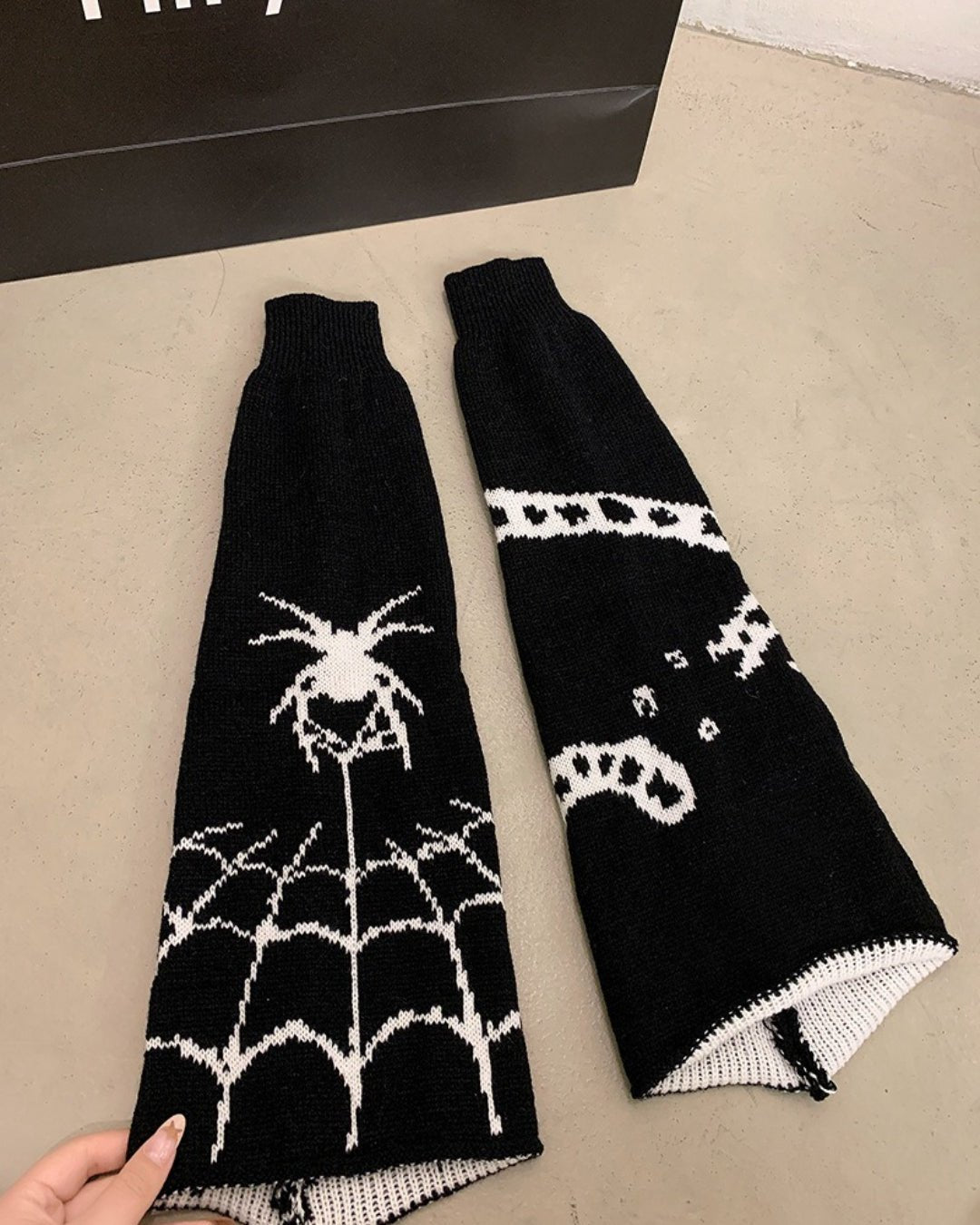 GyaruLab Gothic Y2K Graphic Knit Leg Warmer - GyaruLab