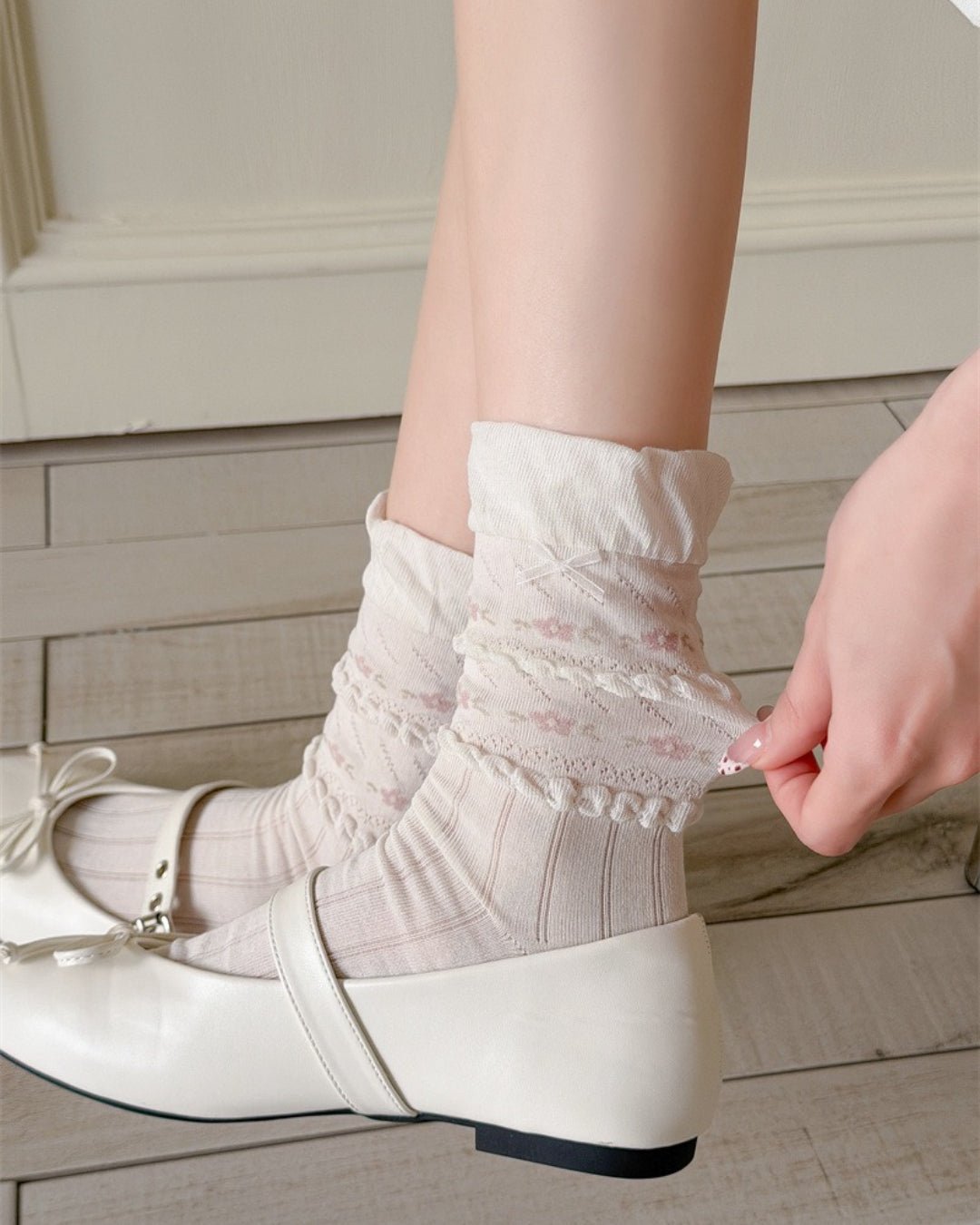 GyaruLab Lace Bow Floral Socks – Soft Girl Gyaru Mid - Calf - GyaruLab
