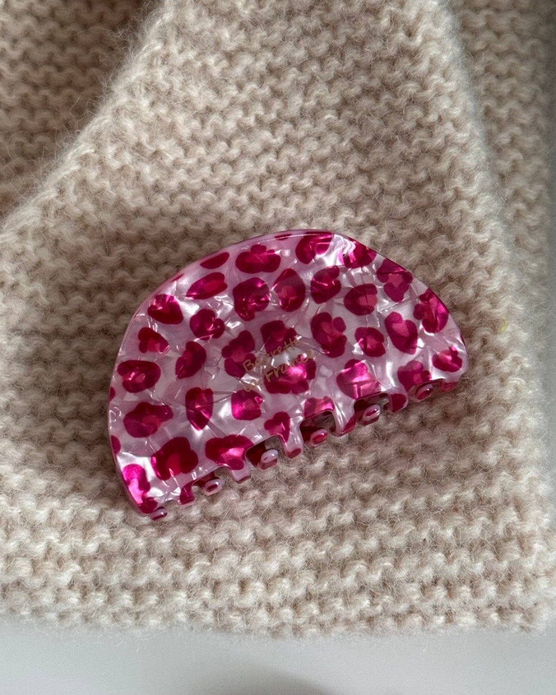 GyaruLab Y2K Leopard Heart Pearl Bow Statement Hair Claw Clip - GyaruLab