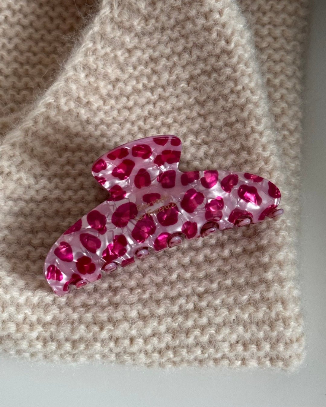 GyaruLab Y2K Leopard Heart Pearl Bow Statement Hair Claw Clip - GyaruLab